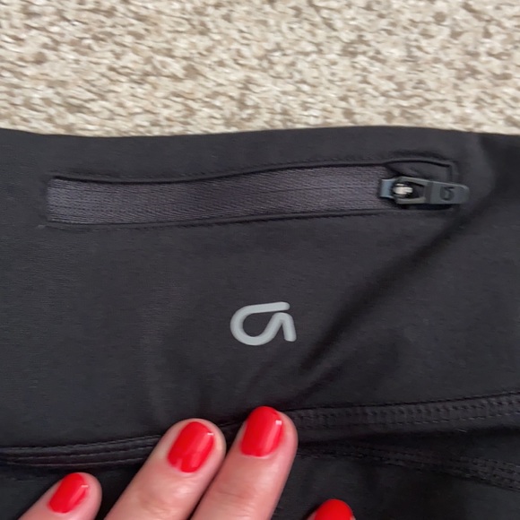 GAP Fit Pedal Pusher Workout Pants, Small - Picture 8 of 8